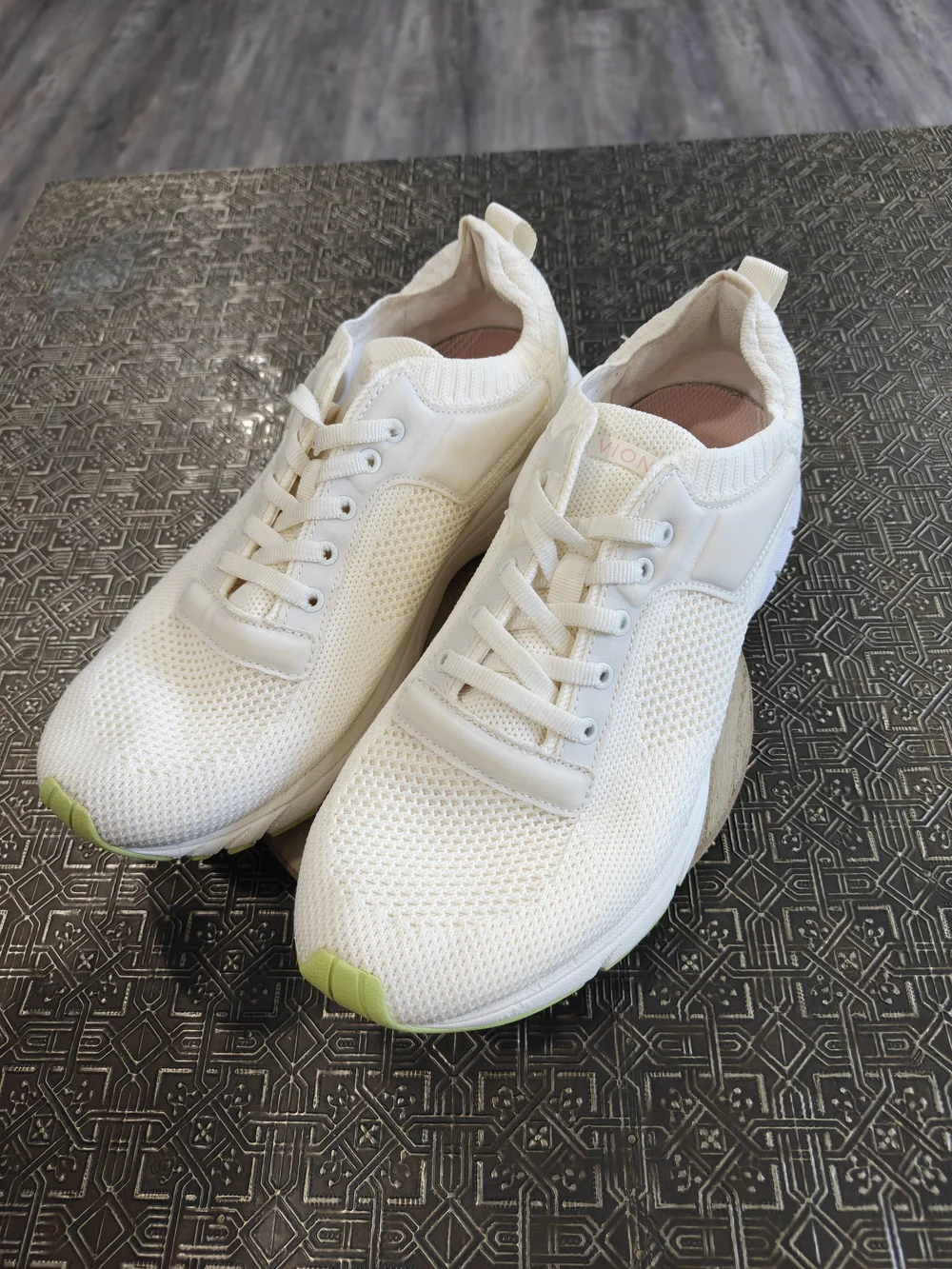 Vionic Endure Athletic Shoes In Marshmallow Color Size 9.5